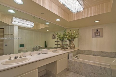 Condominio en alquiler en Sunny Isles Beach, Florida, 2 dormitorios, 163.51 m2 № 2008059 - foto 5