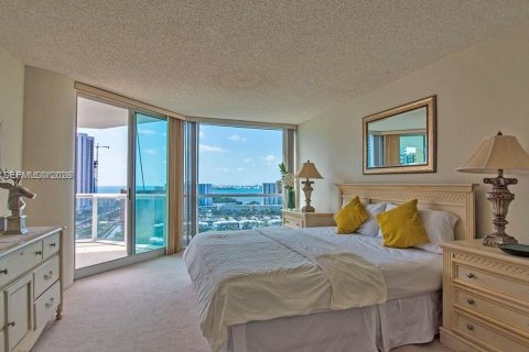 Condominio en alquiler en Sunny Isles Beach, Florida, 2 dormitorios, 163.51 m2 № 2008059 - foto 2