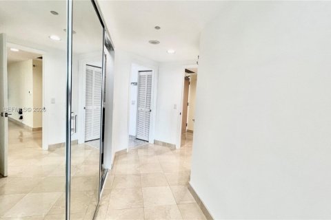 Condominio en alquiler en Sunny Isles Beach, Florida, 2 dormitorios, 163.51 m2 № 2008059 - foto 12