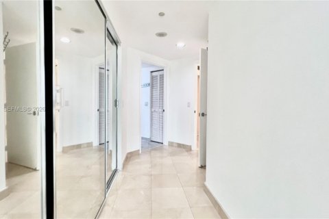 Condominio en alquiler en Sunny Isles Beach, Florida, 2 dormitorios, 163.51 m2 № 2008059 - foto 30