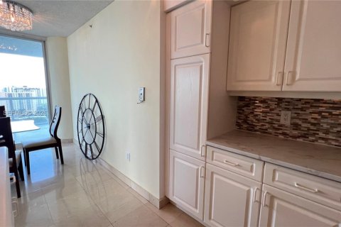 Condominio en alquiler en Sunny Isles Beach, Florida, 2 dormitorios, 163.51 m2 № 2008059 - foto 28