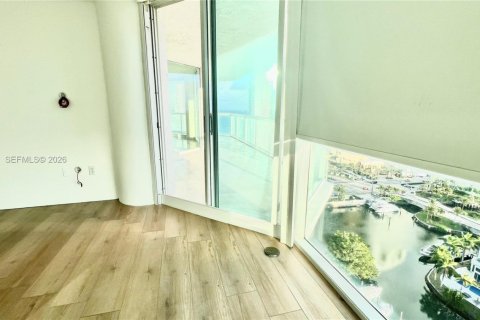 Condominio en alquiler en Sunny Isles Beach, Florida, 2 dormitorios, 163.51 m2 № 2008059 - foto 23