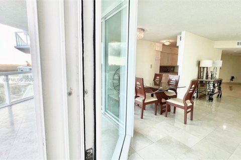 Condominio en alquiler en Sunny Isles Beach, Florida, 2 dormitorios, 163.51 m2 № 2008059 - foto 11
