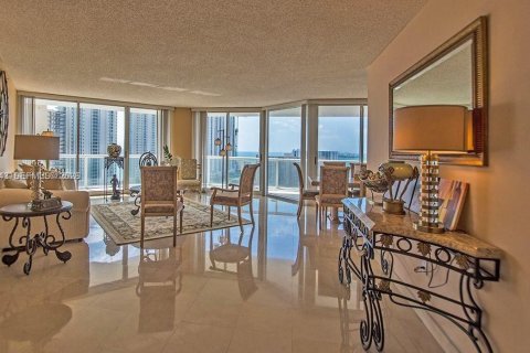 Condominio en alquiler en Sunny Isles Beach, Florida, 2 dormitorios, 163.51 m2 № 2008059 - foto 8