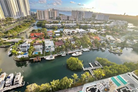 Condominio en alquiler en Sunny Isles Beach, Florida, 2 dormitorios, 163.51 m2 № 2008059 - foto 15