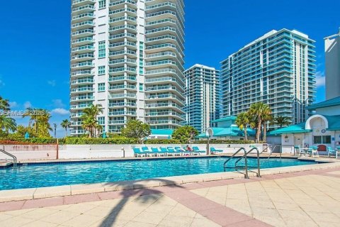 Condominio en alquiler en Sunny Isles Beach, Florida, 2 dormitorios, 163.51 m2 № 2008059 - foto 6
