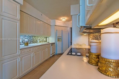 Condominio en alquiler en Sunny Isles Beach, Florida, 2 dormitorios, 163.51 m2 № 2008059 - foto 4