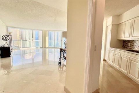 Condominio en alquiler en Sunny Isles Beach, Florida, 2 dormitorios, 163.51 m2 № 2008059 - foto 10
