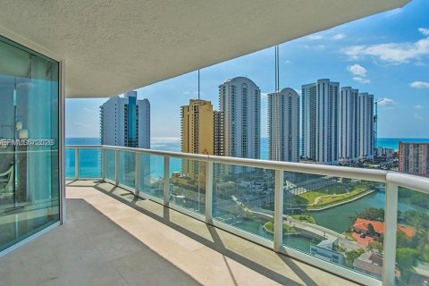 Condominio en Sunny Isles Beach, Florida, 2 dormitorios  № 2008059