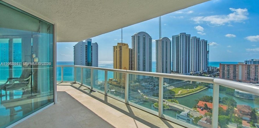 Condominio en Sunny Isles Beach, Florida, 2 dormitorios  № 2008059