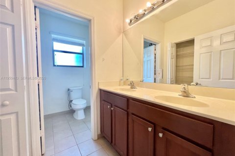 Casa en alquiler en Kendall, Florida, 5 dormitorios, 228.08 m2 № 2005973 - foto 27
