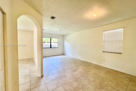 Casa en alquiler en Kendall, Florida, 5 dormitorios, 228.08 m2 № 2005973 - foto 4