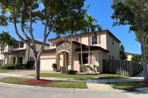 Casa en Kendall, Florida 5 dormitorios, 228.08 m2 № 2005973