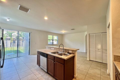 Casa en alquiler en Kendall, Florida, 5 dormitorios, 228.08 m2 № 2005973 - foto 10