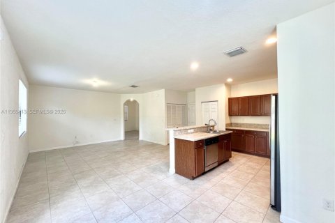 Casa en alquiler en Kendall, Florida, 5 dormitorios, 228.08 m2 № 2005973 - foto 3