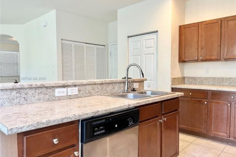 Casa en alquiler en Kendall, Florida, 5 dormitorios, 228.08 m2 № 2005973 - foto 9