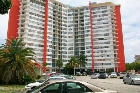 Купить кондоминиум в Майами, Флорида 2 спальни, 105.91м2, № 1958363 - фото 11