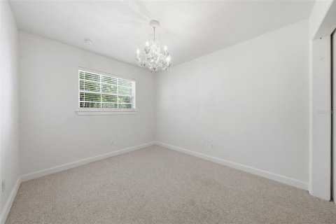 House in Mount Dora, Florida 3 bedrooms, 153.47 sq.m. № 2259540 - photo 30