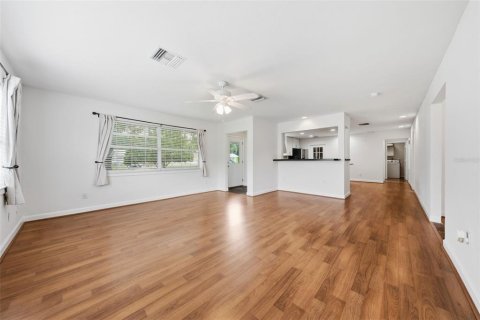House in Mount Dora, Florida 3 bedrooms, 153.47 sq.m. № 2259540 - photo 21