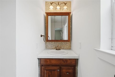 House in Mount Dora, Florida 3 bedrooms, 153.47 sq.m. № 2259540 - photo 28