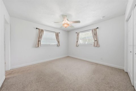 House in Mount Dora, Florida 3 bedrooms, 153.47 sq.m. № 2259540 - photo 25