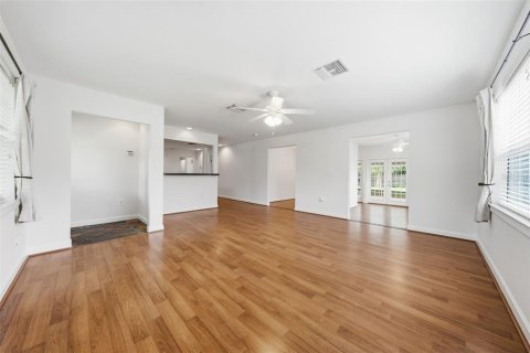 House in Mount Dora, Florida 3 bedrooms, 153.47 sq.m. № 2259540 - photo 19