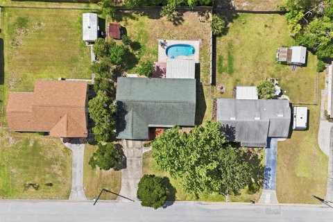 House in Mount Dora, Florida 3 bedrooms, 153.47 sq.m. № 2259540 - photo 3