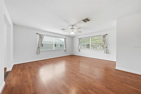 House in Mount Dora, Florida 3 bedrooms, 153.47 sq.m. № 2259540 - photo 20