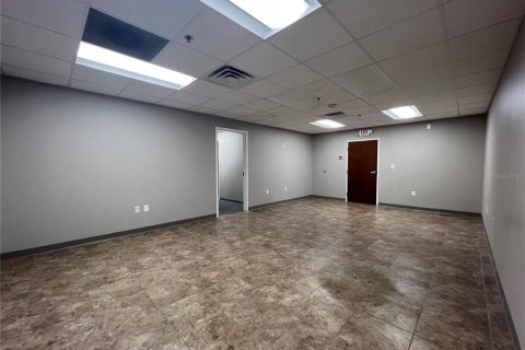 Immobilier commercial à louer à Sanford, Floride № 2396636 - photo 3