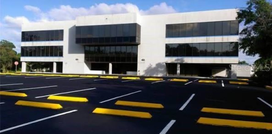 Immobilier commercial à Sanford, Floride № 2396636