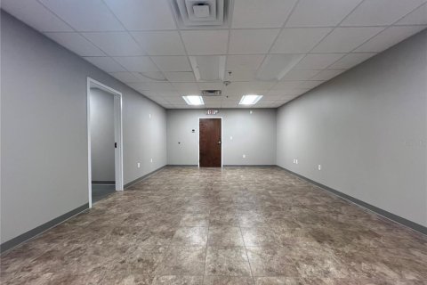 Immobilier commercial à louer à Sanford, Floride № 2396636 - photo 4