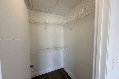 Copropriété à louer à Tamarac, Floride: 2 chambres, 95.69 m2 № 2051575 - photo 10