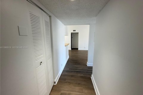 Copropriété à louer à Tamarac, Floride: 2 chambres, 95.69 m2 № 2051575 - photo 8