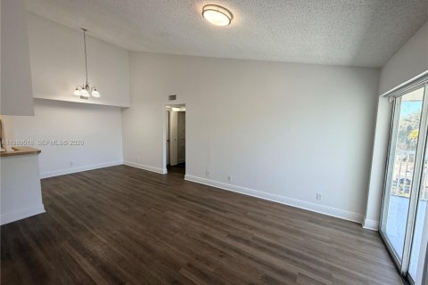 Copropriété à louer à Tamarac, Floride: 2 chambres, 95.69 m2 № 2051575 - photo 2