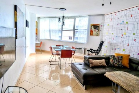 Condominio en venta en Hallandale Beach, Florida, 1 dormitorio, 81.57 m2 № 1956427 - foto 10