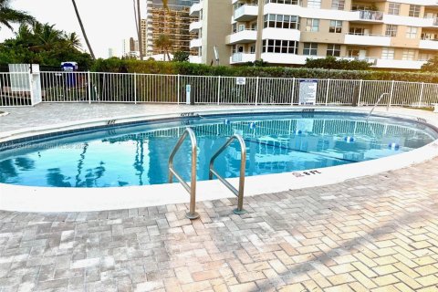 Condominio en venta en Hallandale Beach, Florida, 1 dormitorio, 81.57 m2 № 1956427 - foto 13
