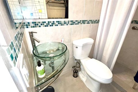 Condominio en venta en Hallandale Beach, Florida, 1 dormitorio, 81.57 m2 № 1956427 - foto 12