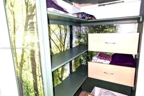 Condominio en venta en Hallandale Beach, Florida, 1 dormitorio, 81.57 m2 № 1956427 - foto 21