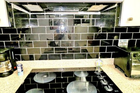 Condominio en venta en Hallandale Beach, Florida, 1 dormitorio, 81.57 m2 № 1956427 - foto 17