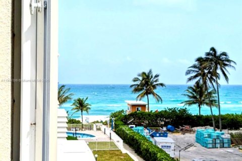 Condominio en venta en Hallandale Beach, Florida, 1 dormitorio, 81.57 m2 № 1956427 - foto 2
