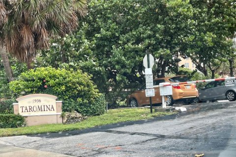 Condominio en venta en Hallandale Beach, Florida, 1 dormitorio, 81.57 m2 № 1956427 - foto 24