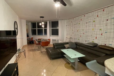 Condominio en venta en Hallandale Beach, Florida, 1 dormitorio, 81.57 m2 № 1956427 - foto 8