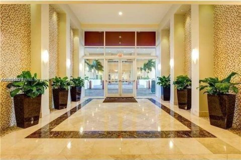Copropriété à louer à Miami, Floride: 1 chambre, 76.92 m2 № 2157053 - photo 2