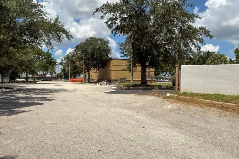 Immobilier commercial à louer à Orlando, Floride: 292.64 m2 № 2351685 - photo 8