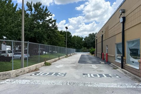 Immobilier commercial à louer à Orlando, Floride: 292.64 m2 № 2351685 - photo 2