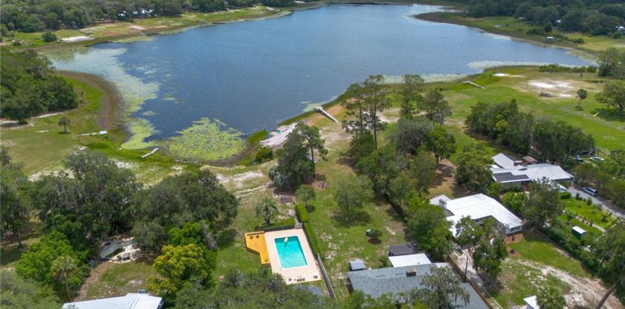 House in Keystone Heights, Florida 5 bedrooms, 306.02 sq.m. № 2209005