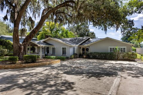 House in Keystone Heights, Florida 5 bedrooms, 306.02 sq.m. № 2209005 - photo 2