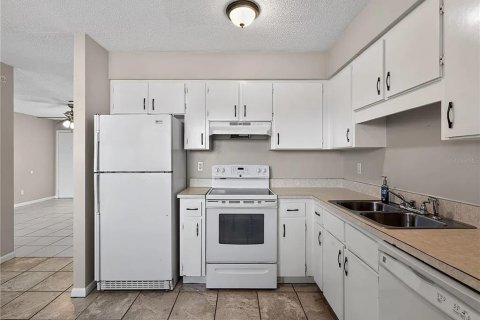 Appartement à louer à Sebring, Floride: 2 chambres, 352.29 m2 № 2376738 - photo 5