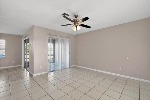 Appartement à louer à Sebring, Floride: 2 chambres, 352.29 m2 № 2376738 - photo 3