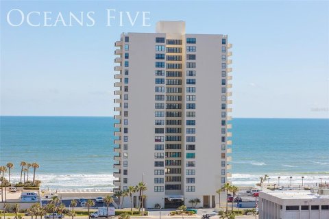 Condo in Daytona Beach, Florida, 2 bedrooms  № 1831376 - photo 1